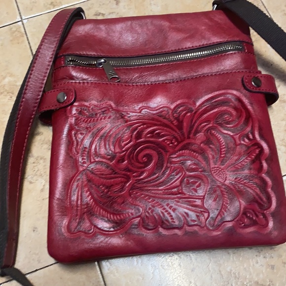 PATRICIA NASH PRIZZI BERRY RED TOOLED LEATHER CROSSBODY PURSE - Picture 8 of 10